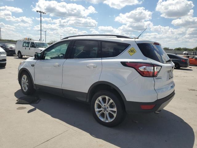 1FMCU0GD7JUB29031 - 2018 FORD ESCAPE SE WHITE photo 2