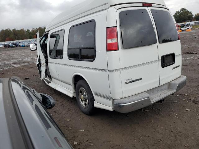 1GBFG15X651104600 - 2005 CHEVROLET EXPRESS G1 WHITE photo 2