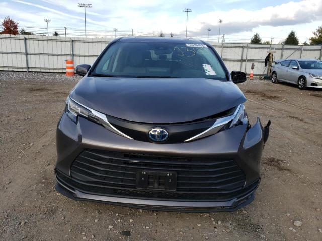 5TDBSKFC8NS051301 - 2022 TOYOTA SIENNA LE GRAY photo 5