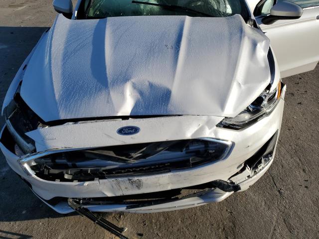 3FA6P0HD4KR176605 - 2019 FORD FUSION SE WHITE photo 11