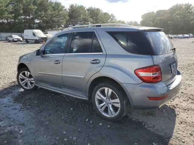 4JGBB8GB3BA722998 - 2011 MERCEDES-BENZ ML 350 4MATIC GRAY photo 2