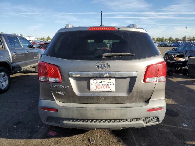 5XYKTDA21DG315333 - 2013 KIA SORENTO LX GRAY photo 6