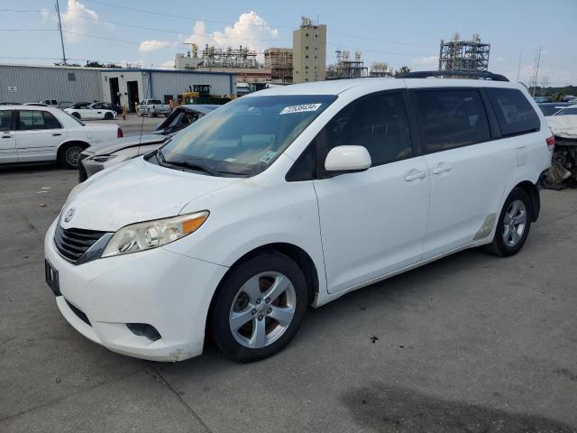 5TDKK3DC2BS170210 - 2011 TOYOTA SIENNA LE WHITE photo 1