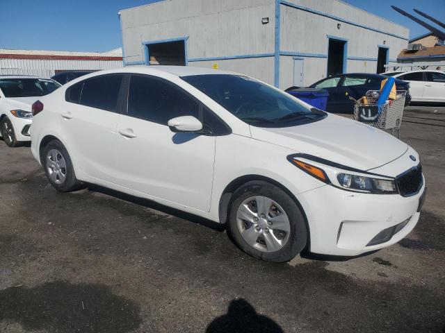 3KPFK4A79HE022153 - 2017 KIA FORTE LX WHITE photo 4