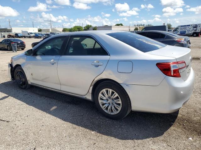 4T1BF1FK6CU073078 - 2012 TOYOTA CAMRY BASE SILVER photo 2