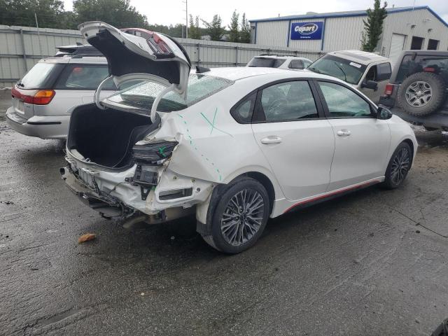 3KPF54AD5RE749661 - 2024 KIA FORTE GT LINE WHITE photo 3