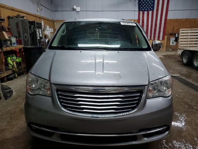 2C4RC1CG8DR726617 - 2013 CHRYSLER TOWN & COU TOURING L SILVER photo 5