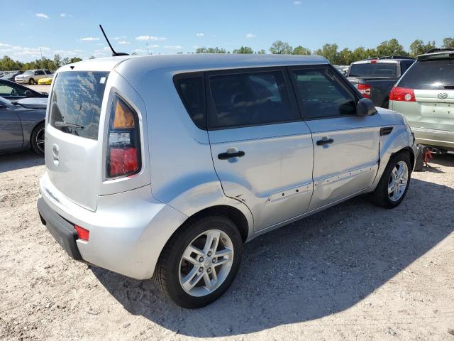 KNDJT2A17B7714992 - 2011 KIA SOUL SILVER photo 3