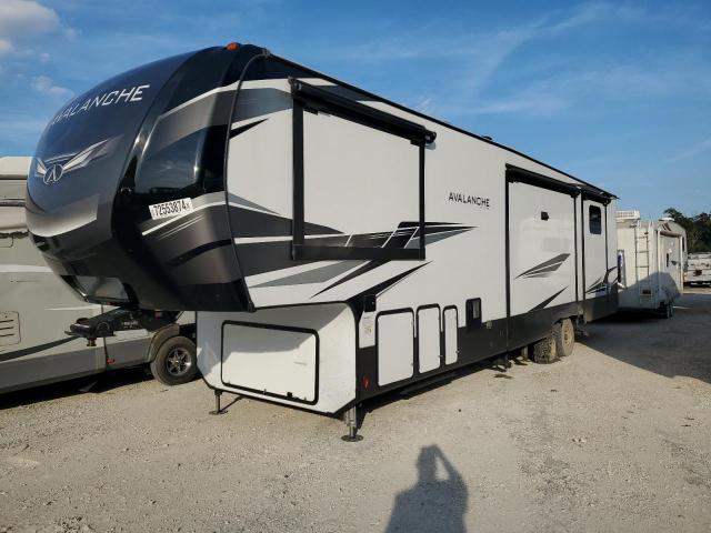 4YDF37829ME760823 - 2021 KEYSTONE AVALANCHE ორფეროვანი ფოტო 2