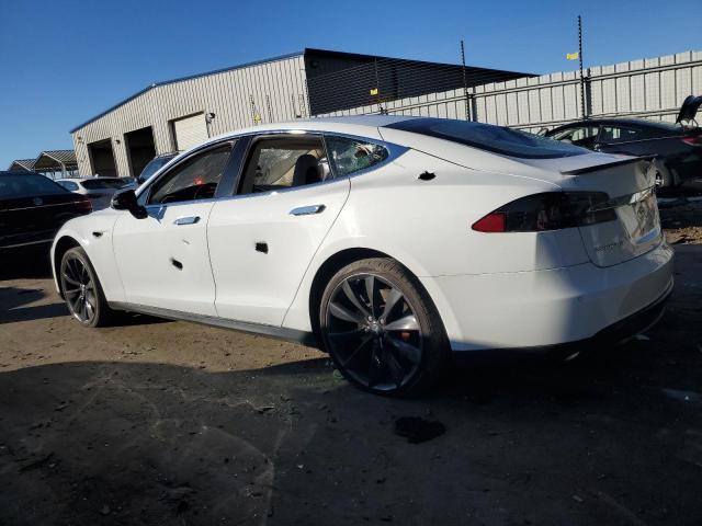 5YJSA1CP6DFP26943 - 2013 TESLA MODEL S WHITE photo 2