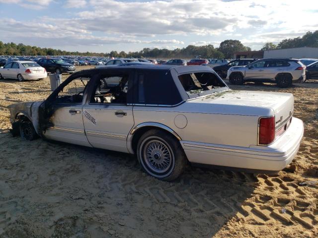 1LNLM82W6TY718591 - 1996 LINCOLN TOWN CAR SIGNATURE WHITE photo 2