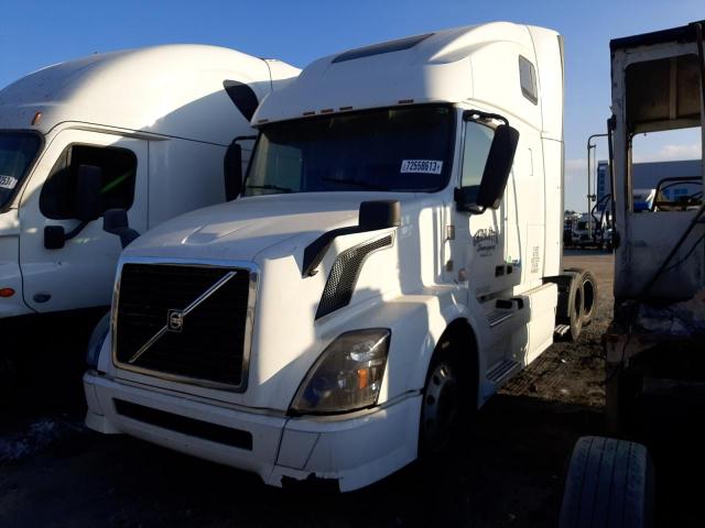 4V4NC9EHXGN941859 - 2016 VOLVO VN VNL WHITE photo 2