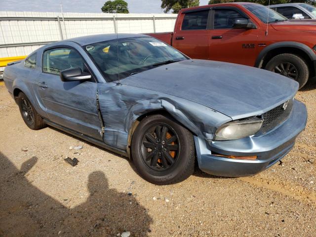 1ZVHT80N685107425 - 2008 FORD MUSTANG BLUE photo 4