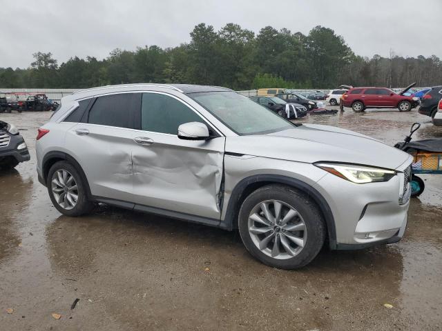 3PCAJ5M17KF131156 - 2019 INFINITI QX50 ESSENTIAL SILVER photo 4