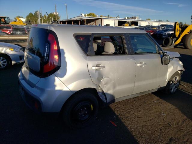 KNDJN2A26K7010818 - 2019 KIA SOUL SILVER photo 3