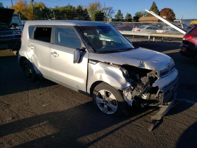 KNDJN2A26K7010818 - 2019 KIA SOUL SILVER photo 4