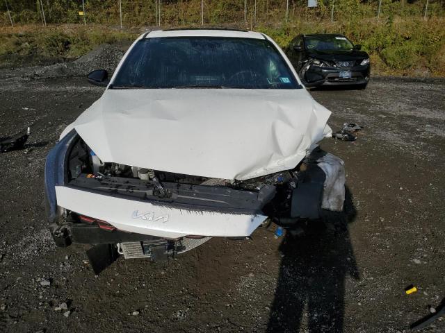 3KPF54AD5NE473279 - 2022 KIA FORTE GT LINE WHITE photo 5