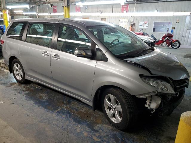 5TDZZ3DC7JS941222 - 2018 TOYOTA SIENNA L GRAY photo 4