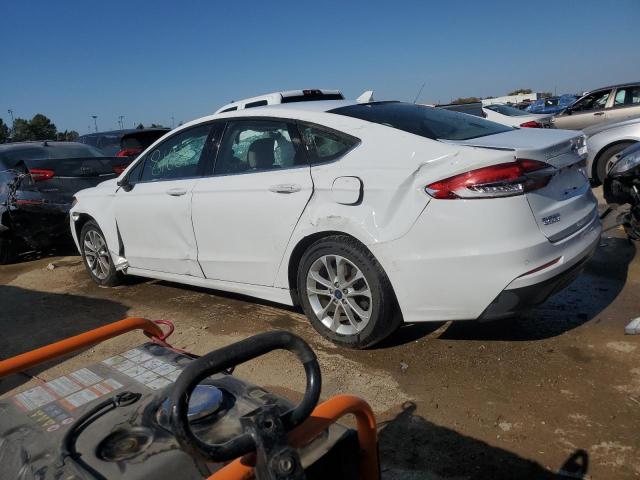 3FA6P0HD7KR145820 - 2019 FORD FUSION SE WHITE photo 2