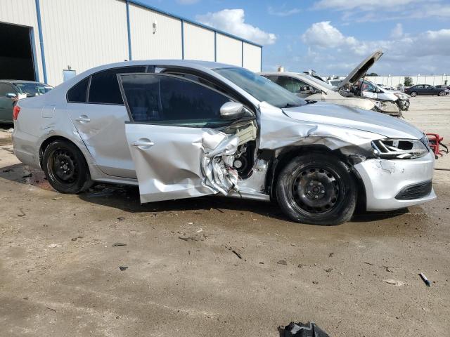 3VWD07AJ3EM215309 - 2014 VOLKSWAGEN JETTA SE SILVER photo 4