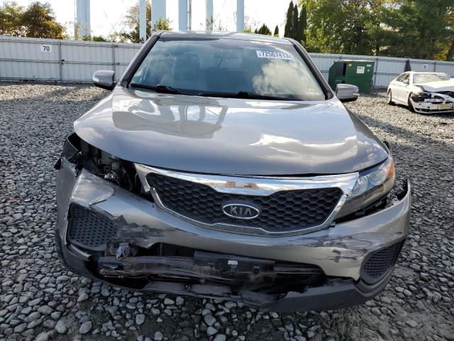 5XYKT3A19DG406528 - 2013 KIA SORENTO LX SILVER photo 5