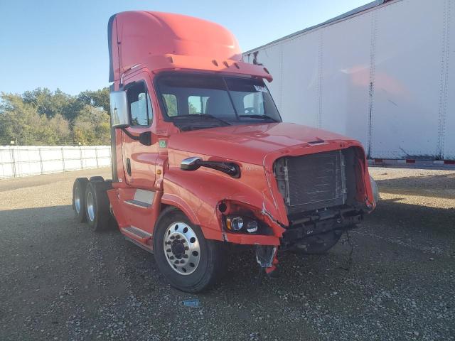 3AKJGED57GSHS4960 - 2016 FREIGHTLINER CASCADIA 1 WHITE photo 1