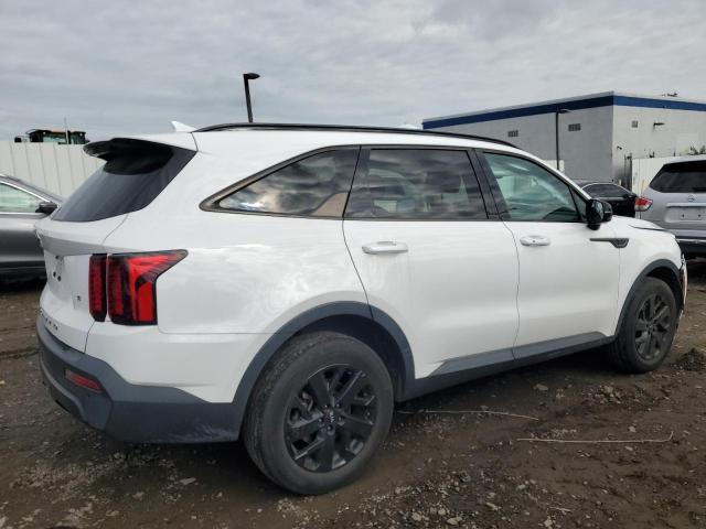 5XYRLDLC1MG003548 - 2021 KIA SORENTO S WHITE photo 3