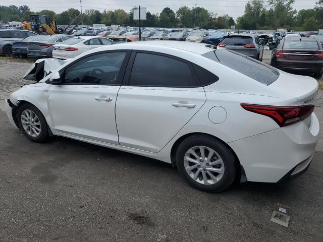 3KPC24A34JE021630 - 2018 HYUNDAI ACCENT SE WHITE photo 2