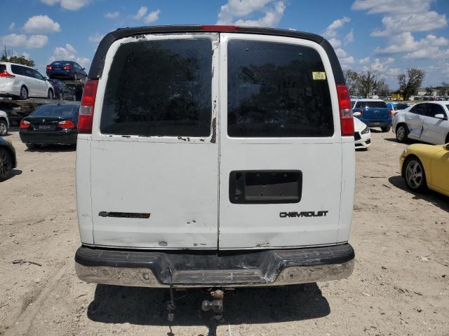 1GAHG39U051159021 - 2005 CHEVROLET EXPRESS G3 WHITE photo 6