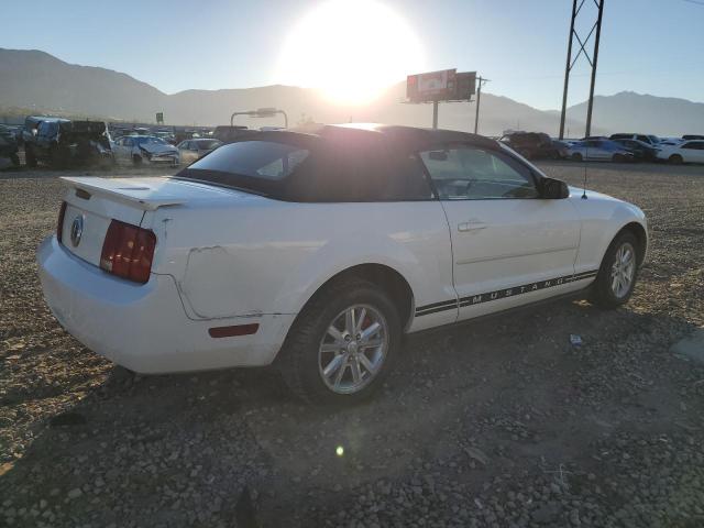 1ZVHT84N685143352 - 2008 FORD MUSTANG WHITE photo 3