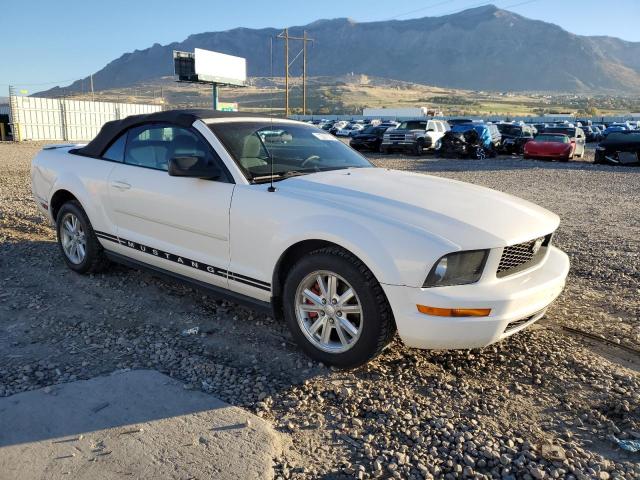 1ZVHT84N685143352 - 2008 FORD MUSTANG WHITE photo 4