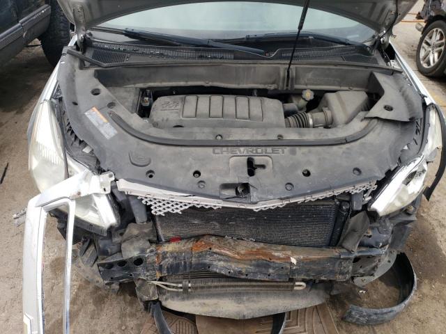 1GNKVLED8BJ398442 - 2011 CHEVROLET TRAVERSE LTZ SILVER photo 12