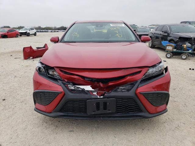 4T1G11AK2PU113240 - 2023 TOYOTA CAMRY SE NIGHT SHADE RED photo 5