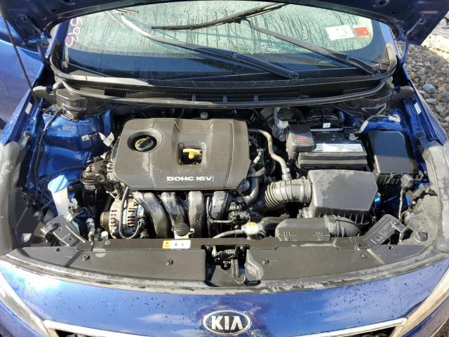 3KPFK4A71JE283265 - 2018 KIA FORTE LX BLUE photo 11