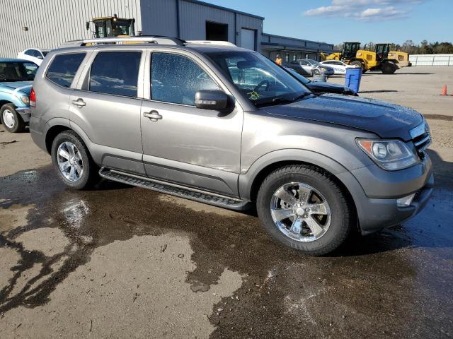 KNDJJ742695022820 - 2009 KIA BORREGO LX GRAY photo 4