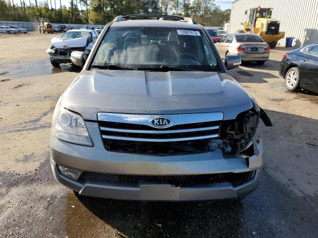 KNDJJ742695022820 - 2009 KIA BORREGO LX GRAY photo 5