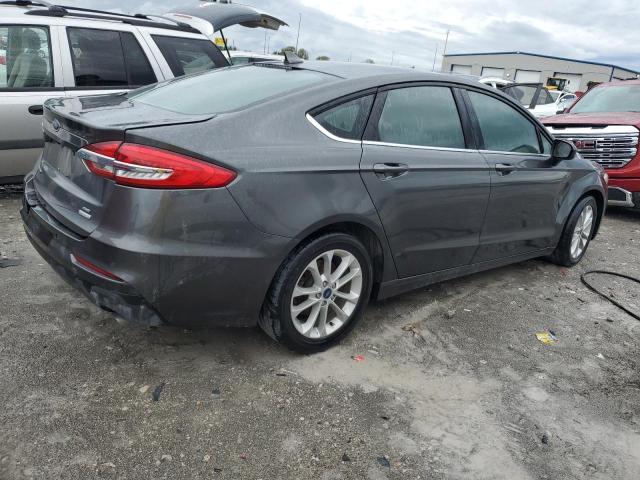 3FA6P0HD8LR246236 - 2020 FORD FUSION SE GRAY photo 3