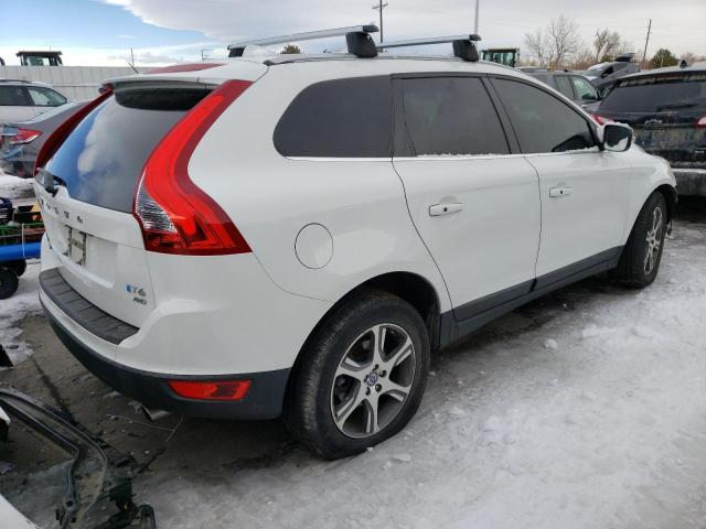 YV4902DZ9D2412744 - 2013 VOLVO XC60 T6 WHITE photo 3