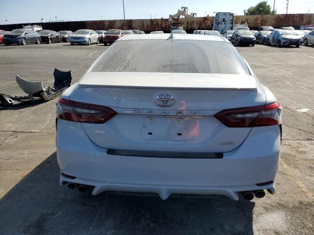 4T1K61AK7NU013403 - 2022 TOYOTA CAMRY XSE WHITE photo 6