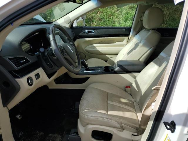 2LMHJ5AT9KBL02796 - 2019 LINCOLN MKT WHITE photo 7