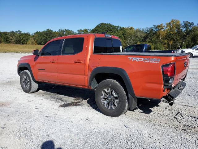 3TMCZ5AN6JM170811 - 2018 TOYOTA TACOMA DOUBLE CAB ORANGE photo 2