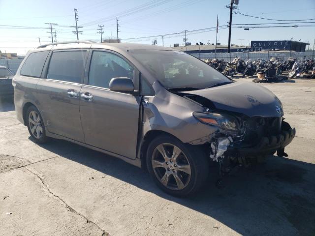 5TDXZ3DC3HS796553 - 2017 TOYOTA SIENNA SE GRAY photo 4