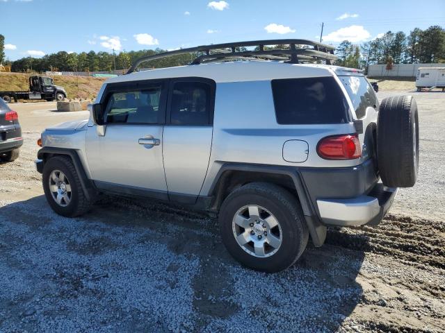 JTEZU11F670009814 - 2007 TOYOTA FJ CRUISER SILVER photo 2