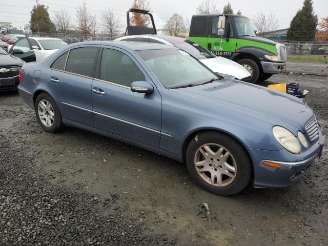 WDBUF65J15A721089 - 2005 MERCEDES-BENZ E 320 BLUE photo 4