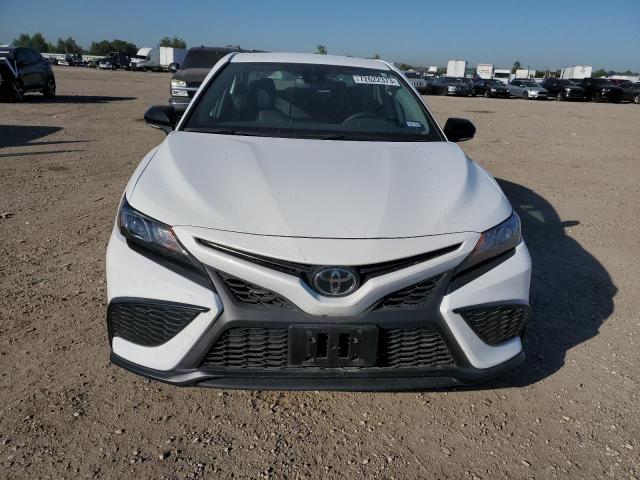 4T1T11AK8PU119090 - 2023 TOYOTA CAMRY SE NIGHT SHADE WHITE photo 5