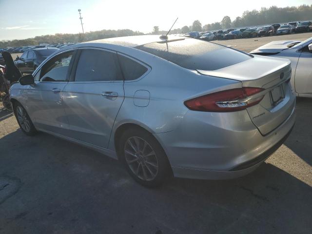 3FA6P0HD6HR410476 - 2017 FORD FUSION SE SILVER photo 2