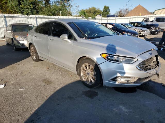 3FA6P0HD6HR410476 - 2017 FORD FUSION SE SILVER photo 4