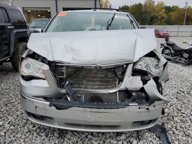 2A8HR64X48R143336 - 2008 CHRYSLER TOWN & COU LIMITED SILVER photo 5