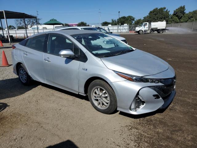 JTDKARFP5L3145939 - 2020 TOYOTA PRIUS PRIM LE SILVER photo 4