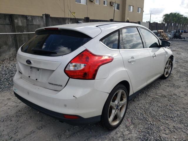 1FAHP3N22CL341659 - 2012 FORD FOCUS TITANIUM WHITE photo 4